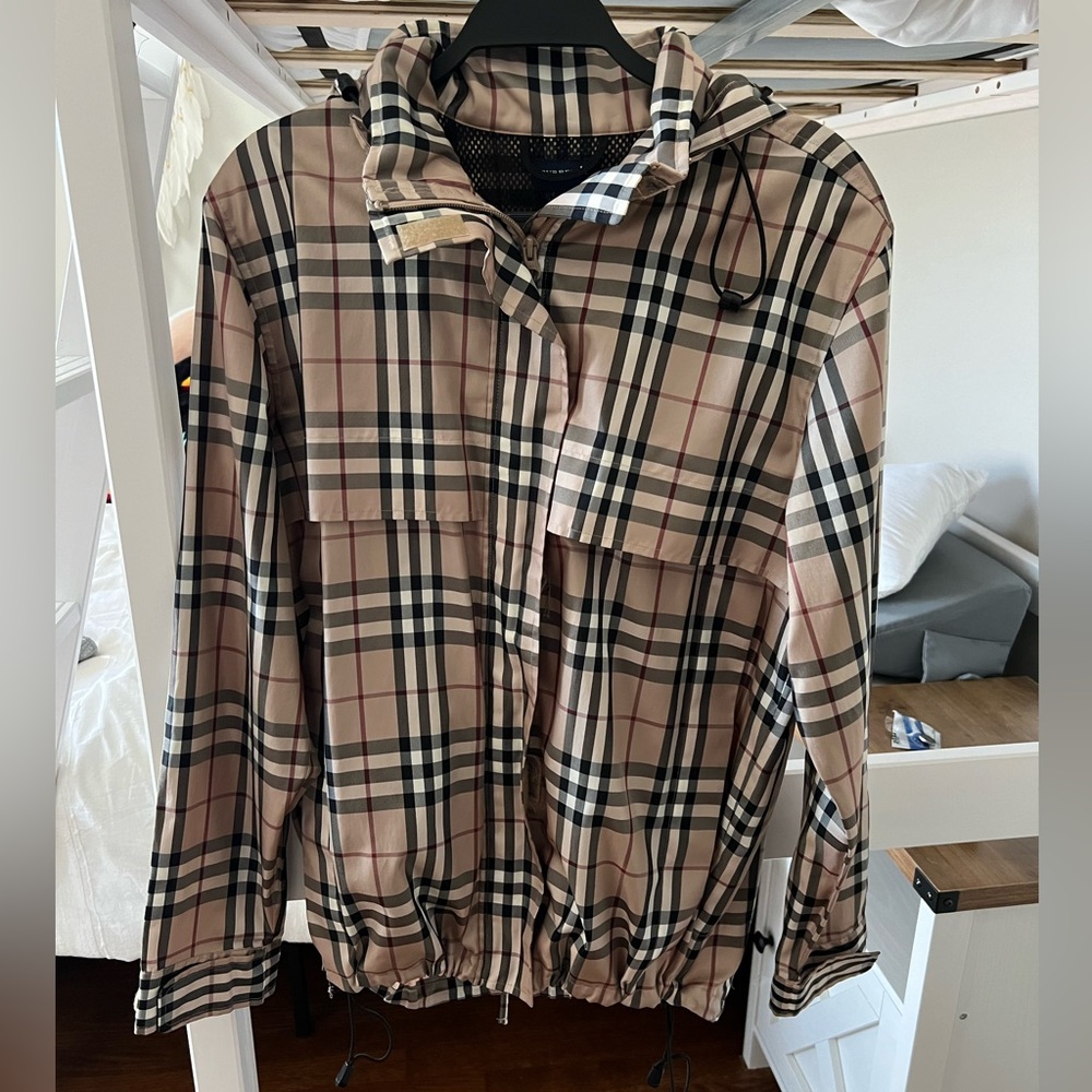 Women’s Burberry Windbreaker 🌬️